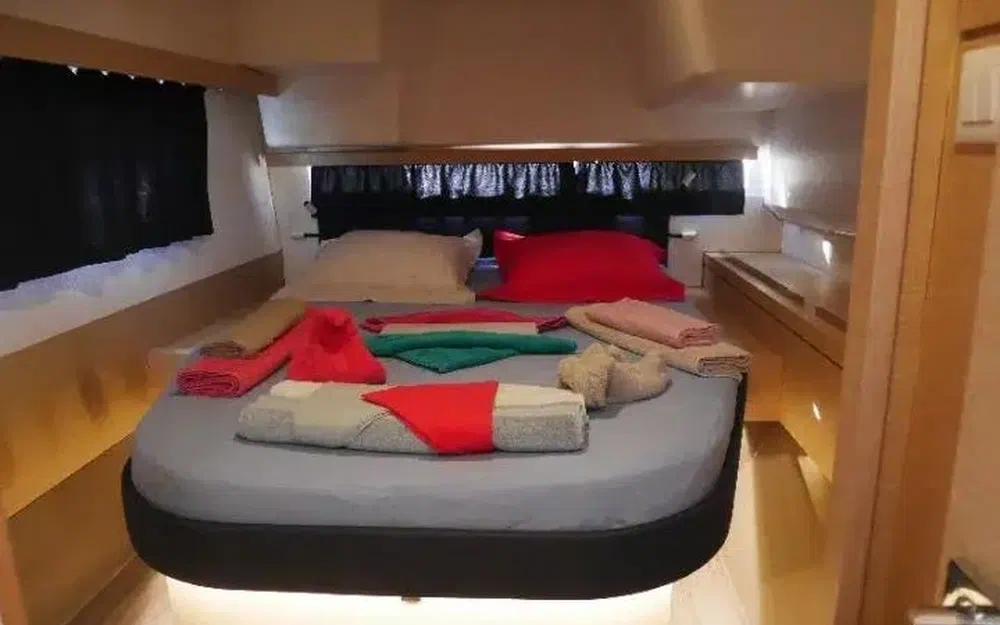 slider 2 Fountaine Pajot Saona 47
