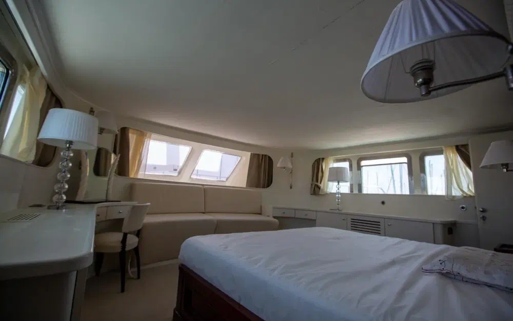 slider 106 Benetti 33