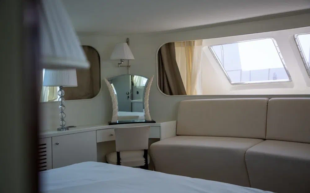 slider 108 Benetti 33