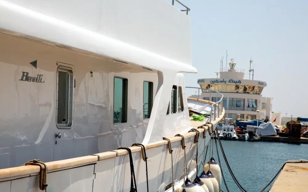 slider 19 Benetti 33
