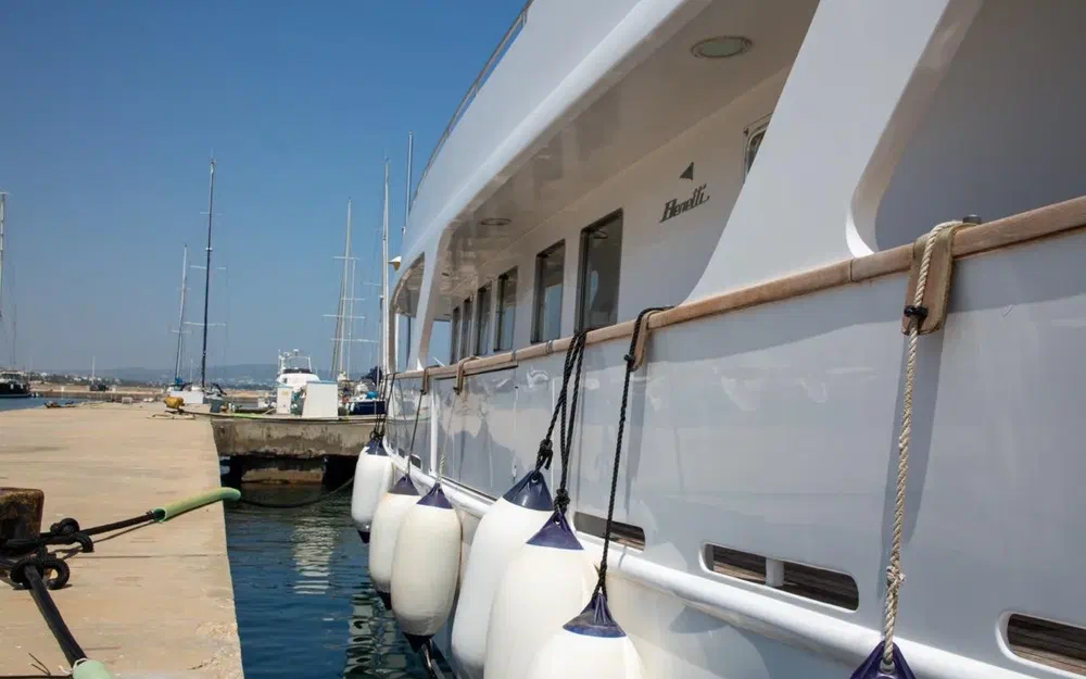 slider 6 Benetti 33