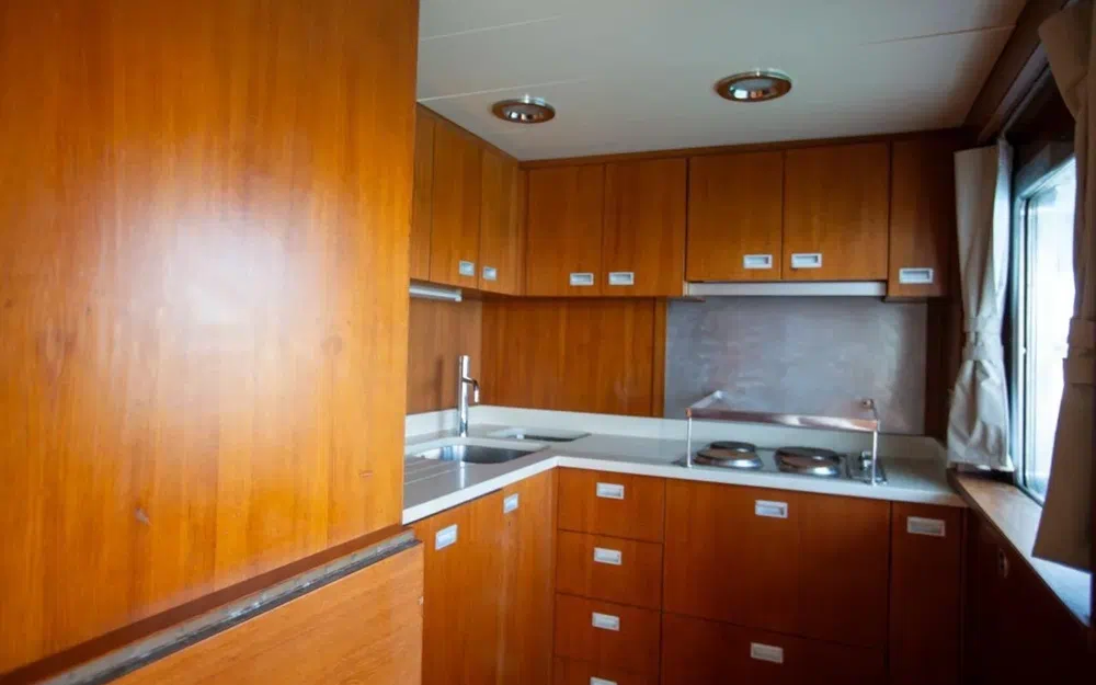 slider 78 Benetti 33