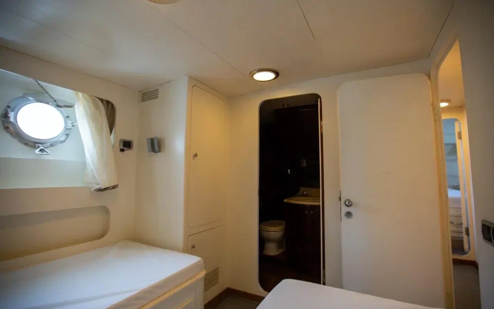 slider 89 Benetti 33