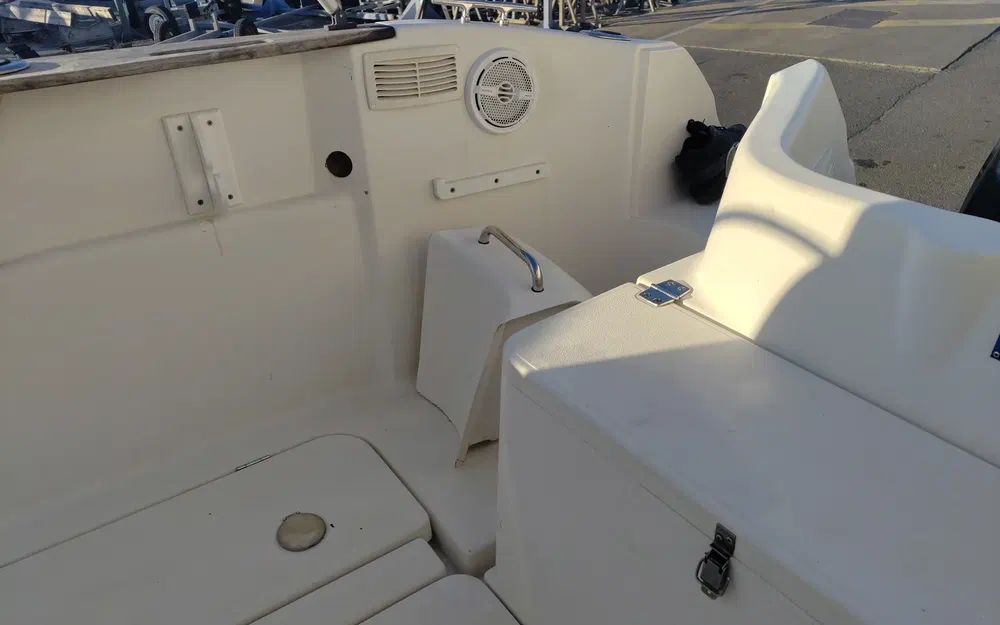 slider 7 Quicksilver Pilothouse 580