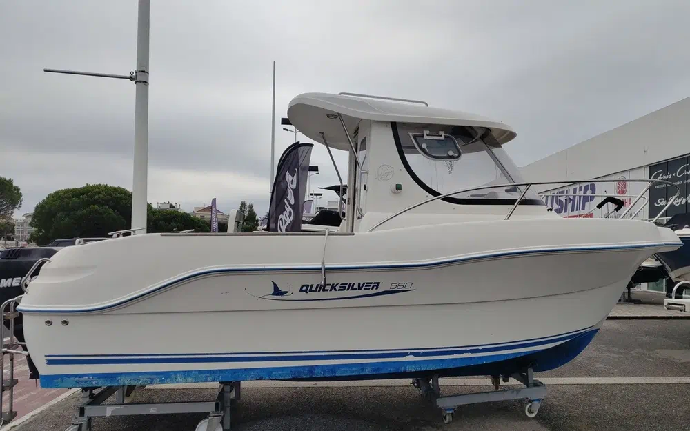 slider 1 Quicksilver Pilothouse 580