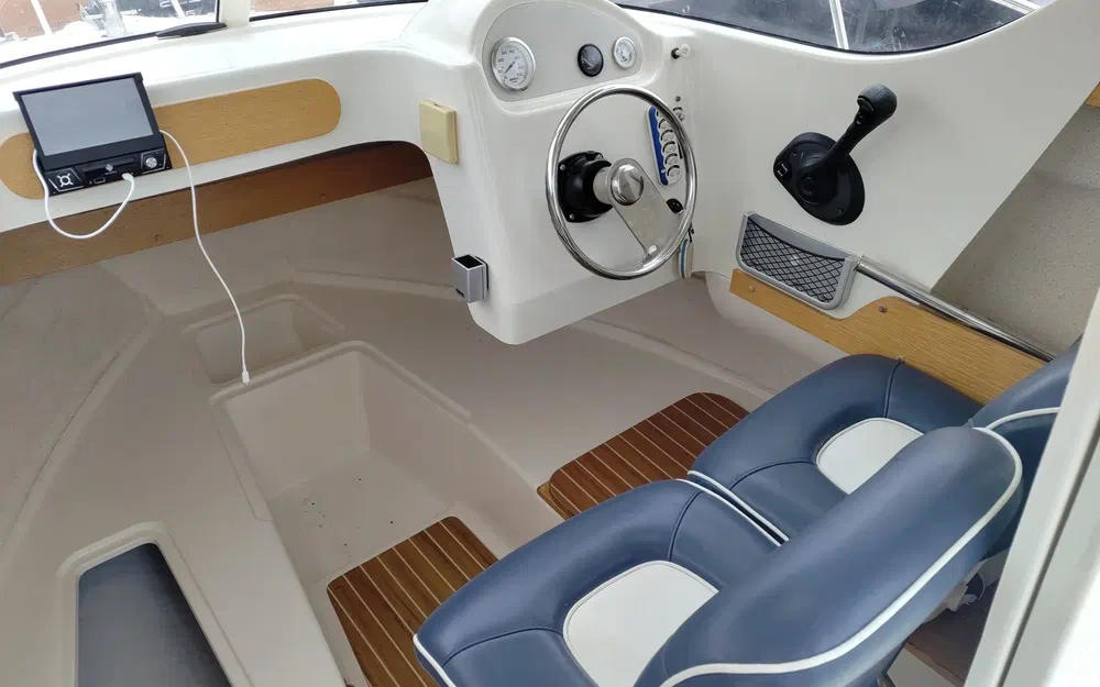 slider 23 Quicksilver Pilothouse 580