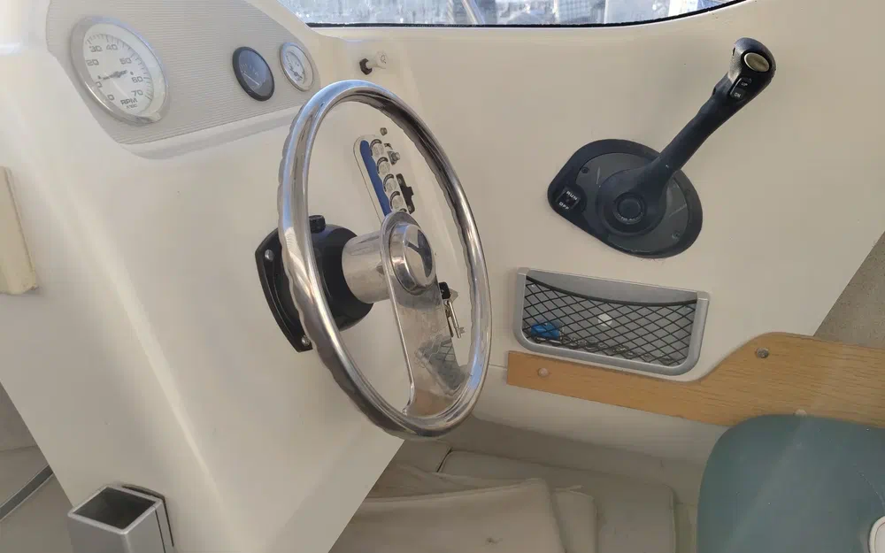 slider 8 Quicksilver Pilothouse 580