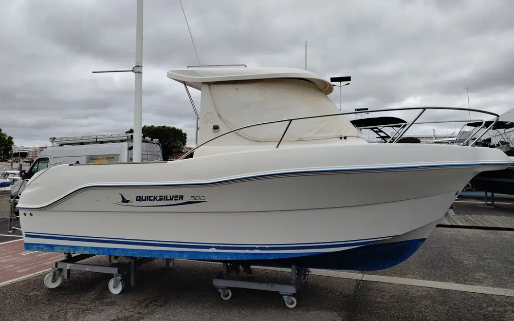 slider 6 Quicksilver Pilothouse 580