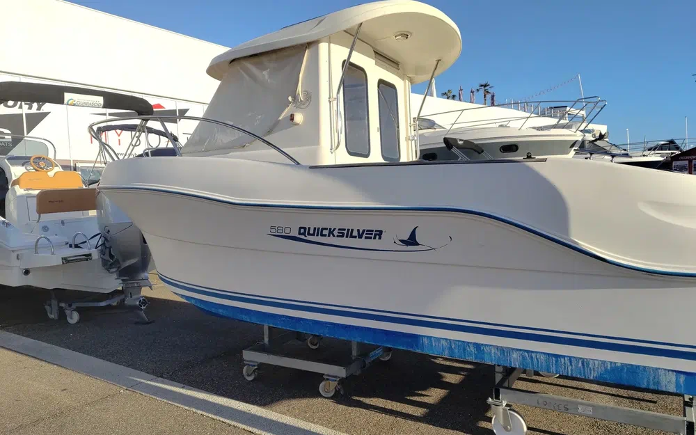slider 3 Quicksilver Pilothouse 580