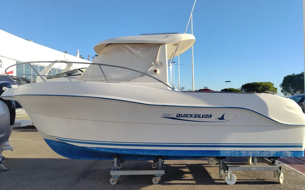 slider 1 Quicksilver Pilothouse 580