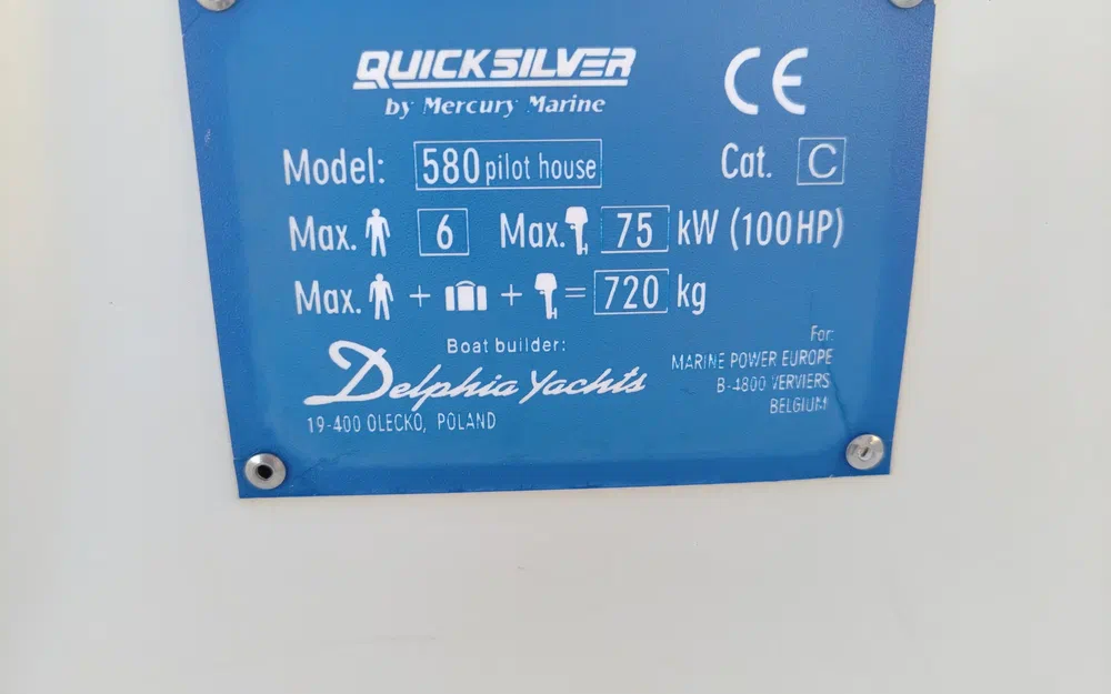 slider 15 Quicksilver Pilothouse 580