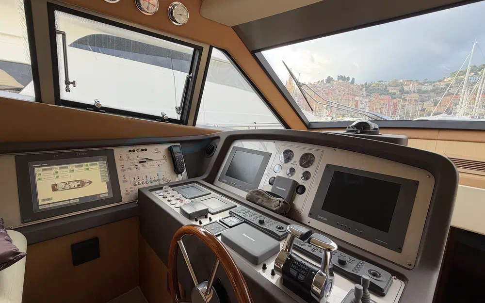 slider 10 Ferretti Altura 690