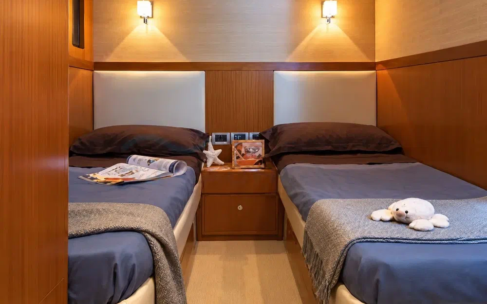 slider 13 Ferretti Altura 690