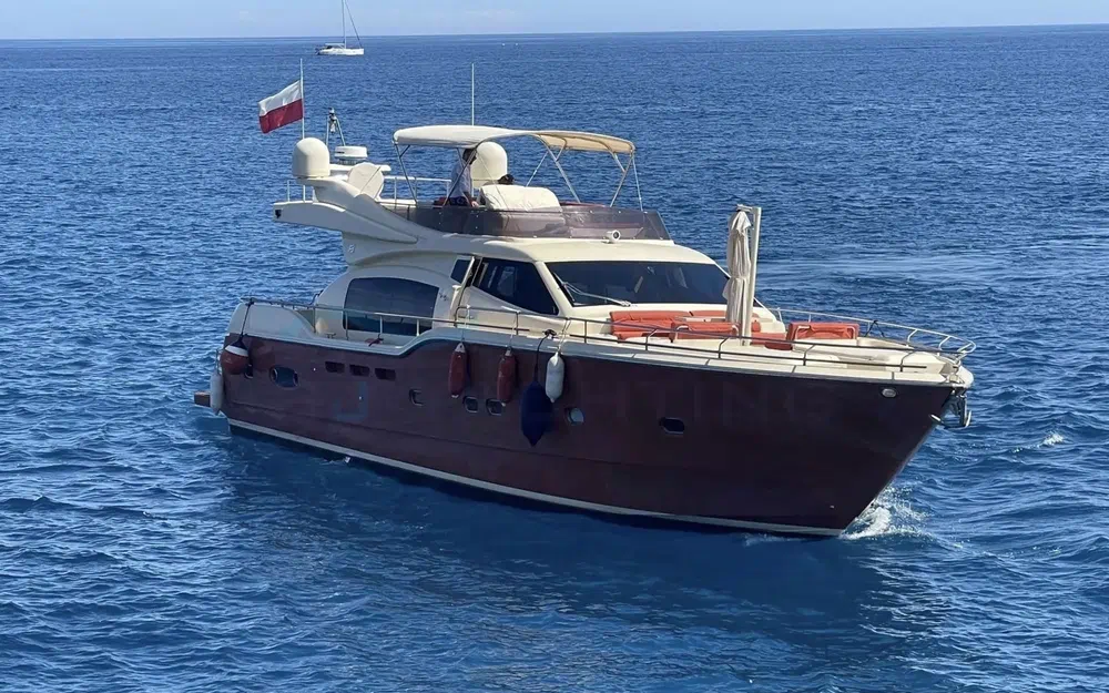 slider 2 Ferretti Altura 690