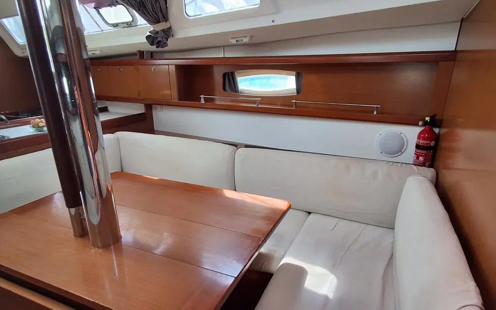 slider 19 Beneteau Oceanis 34