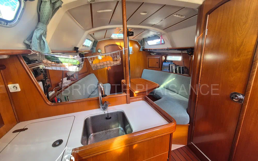 slider 1 Beneteau Oceanis 331 Clipper