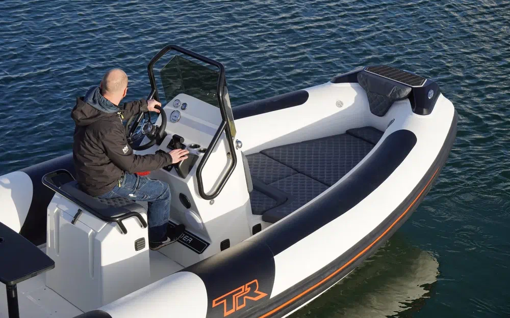 slider 10 3D Tender TR6 70cv