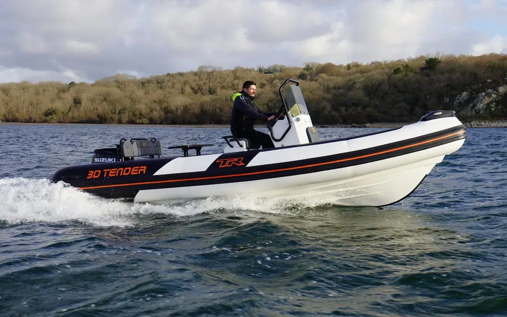 slider 1 3D Tender TR6 70cv
