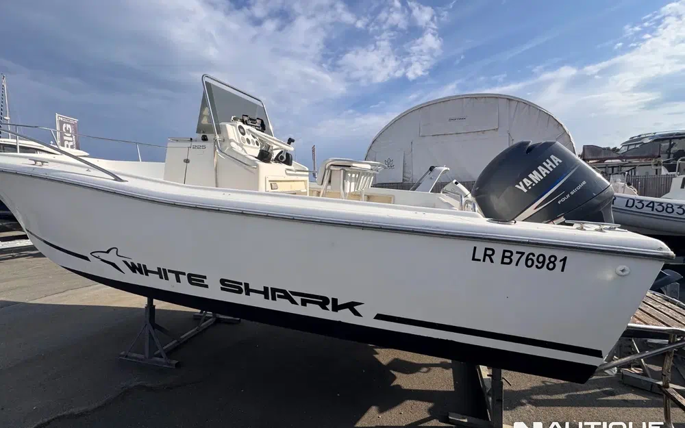 slider 0 White Shark 225