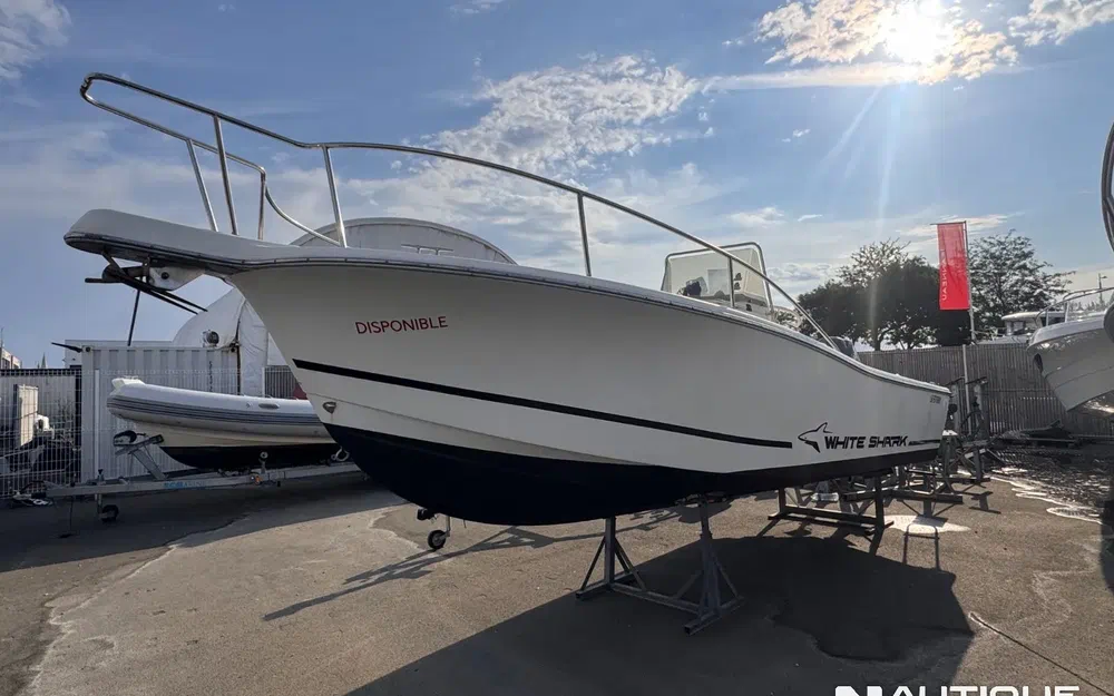 slider 1 White Shark 225