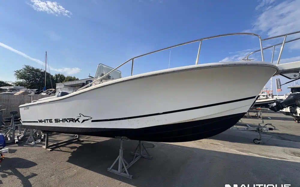 slider 4 White Shark 225