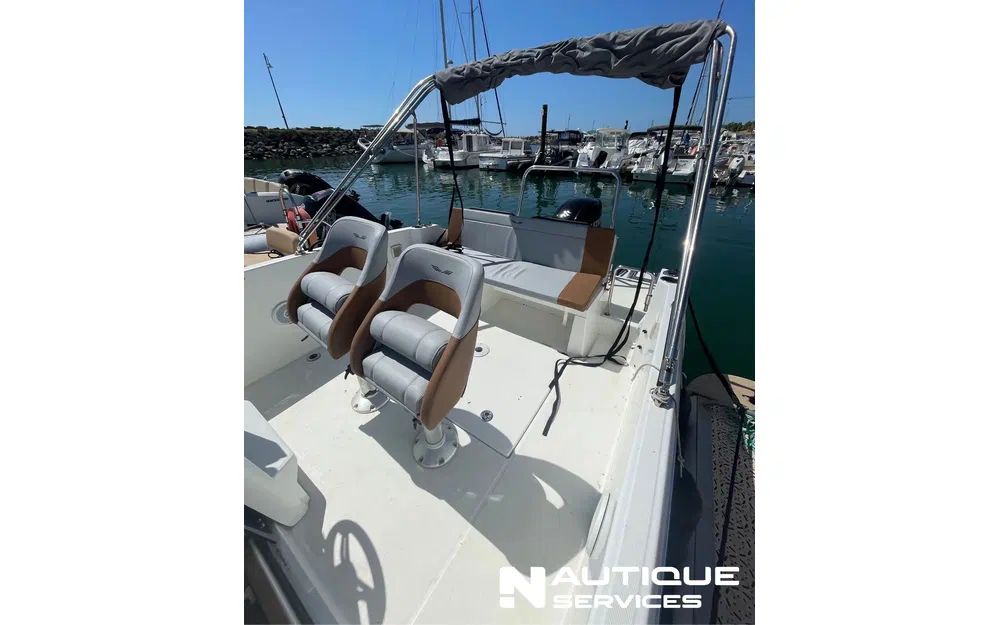 slider 2 Beneteau Flyer 7