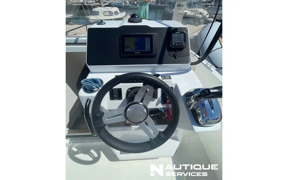 slider 4 Beneteau Flyer 7