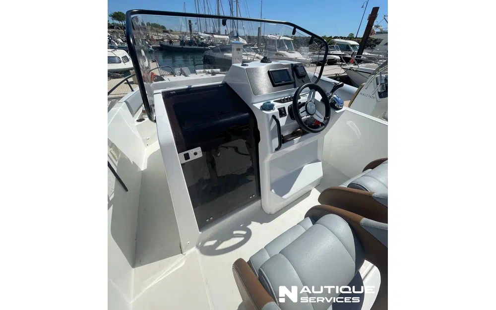 slider 5 Beneteau Flyer 7