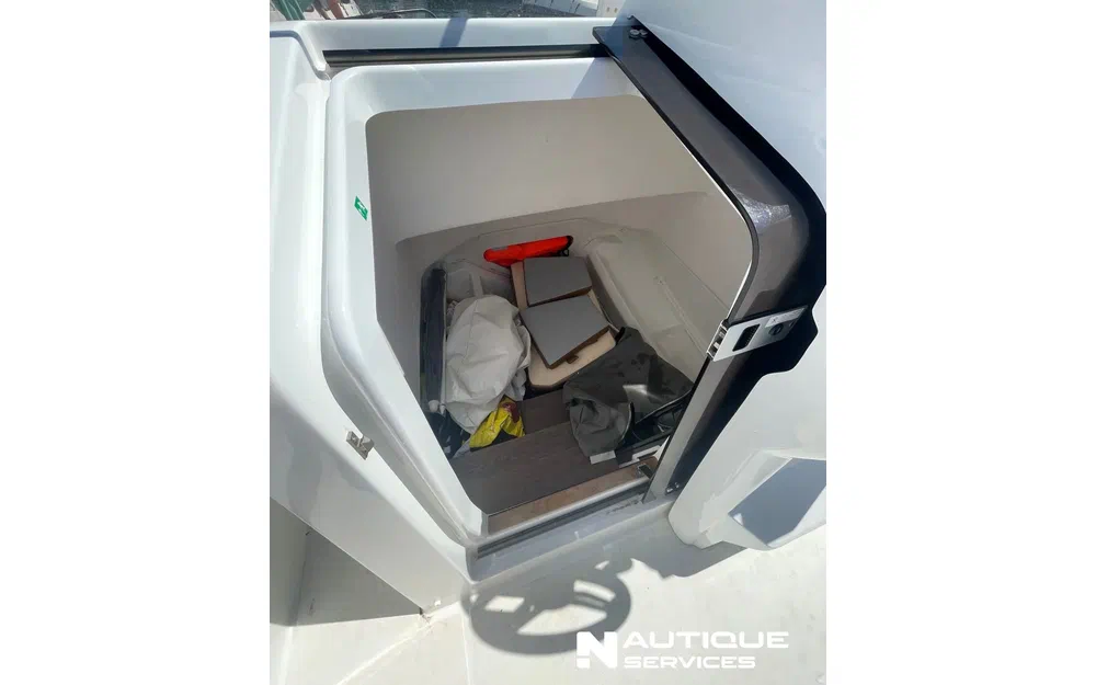 slider 6 Beneteau Flyer 7