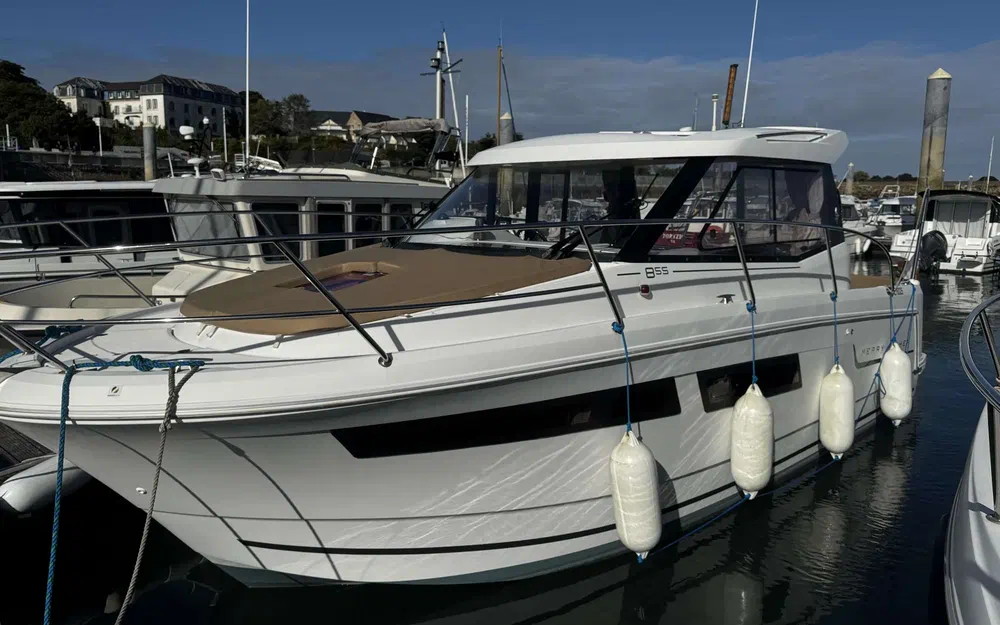 slider 1 Jeanneau Merry Fisher 855