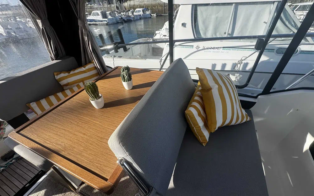 slider 11 Jeanneau Merry Fisher 895 Offshore