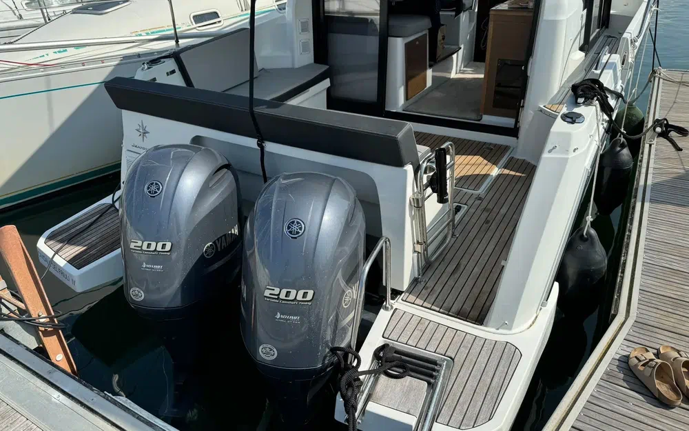 slider 4 Jeanneau Merry Fisher 895 Offshore