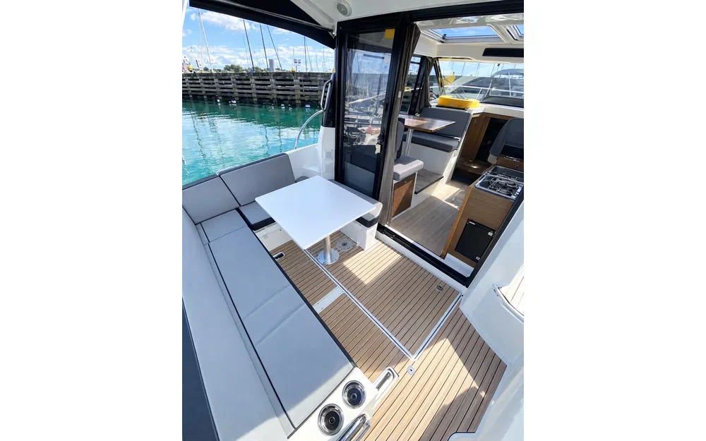 slider 6 Jeanneau Merry Fisher 895 Offshore