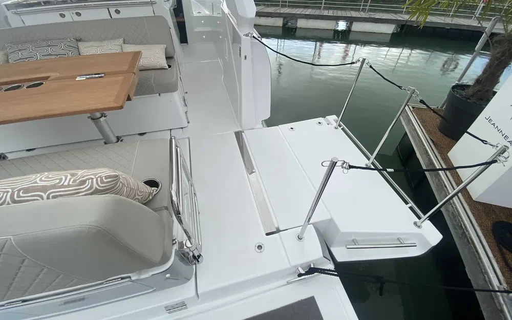 slider 5 Jeanneau DB 37