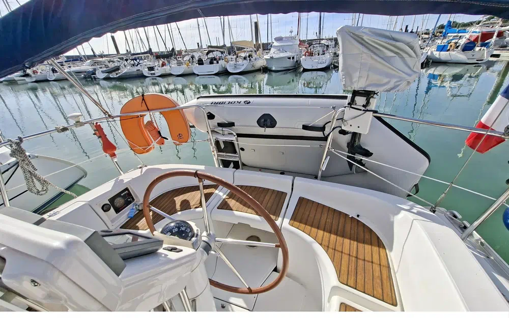 slider 9 Beneteau OCEANIS 323
