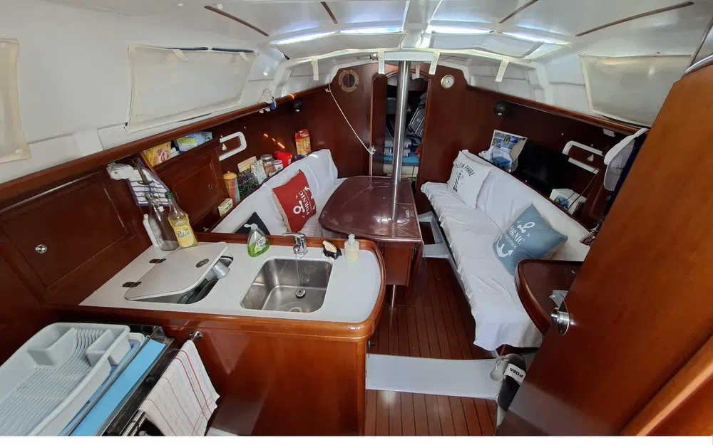 slider 11 Beneteau OCEANIS 323