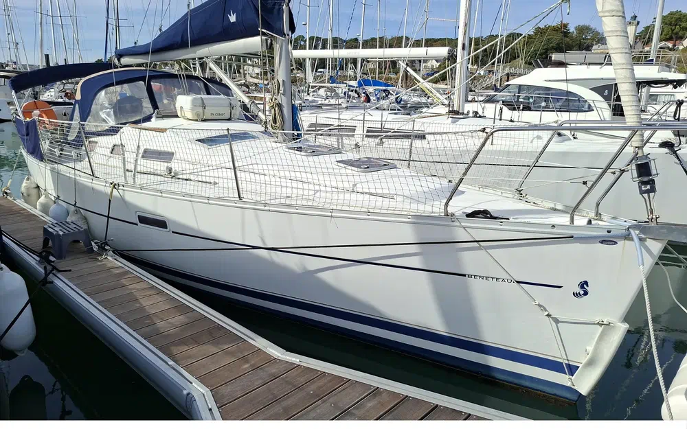 slider 2 Beneteau OCEANIS 323