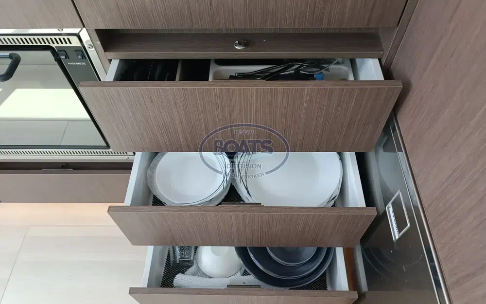 slider 12 Sealine C335