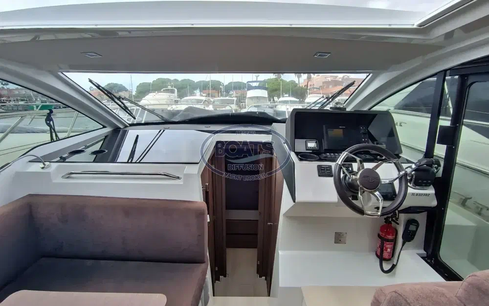 slider 2 Sealine C335