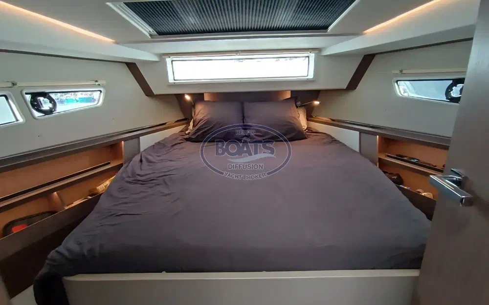slider 6 Sealine C335