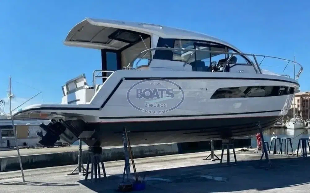 slider 7 Sealine C335