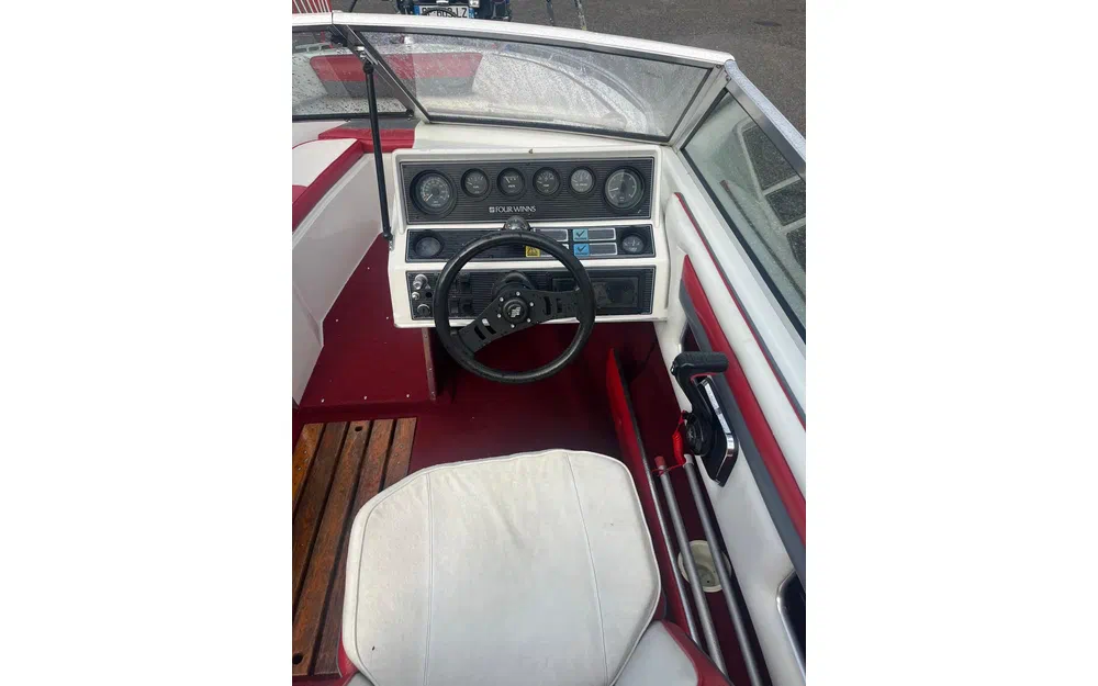 slider 6 Four Winns Horizon 200