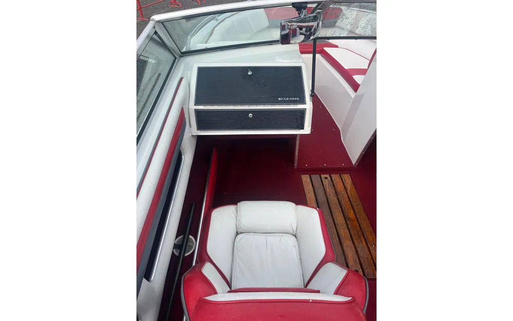 slider 7 Four Winns Horizon 200