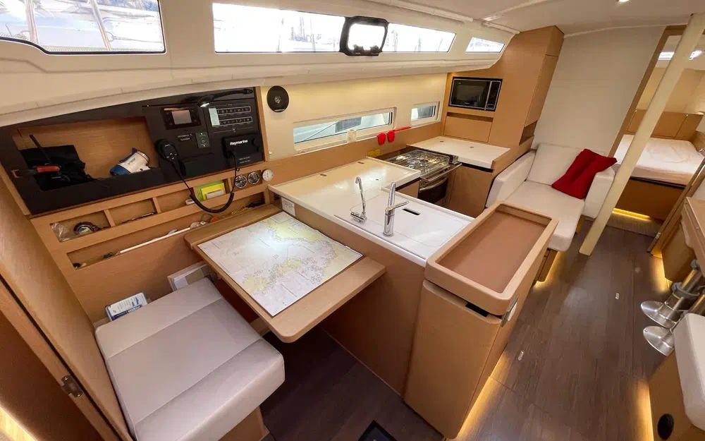 slider 8 Jeanneau Sun Odyssey 410