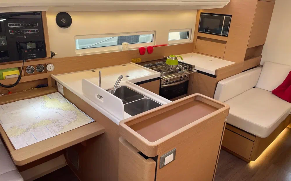 slider 12 Jeanneau Sun Odyssey 410