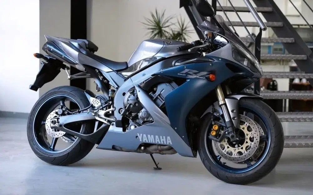 slider 10 Moto YAMAHA R1
