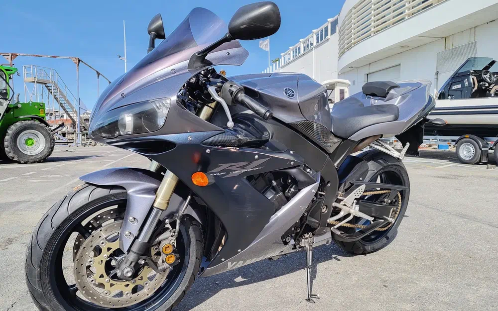 slider 7 Moto YAMAHA R1