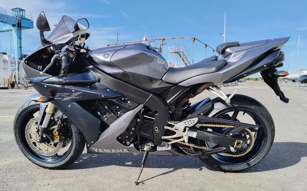 slider 8 Moto YAMAHA R1