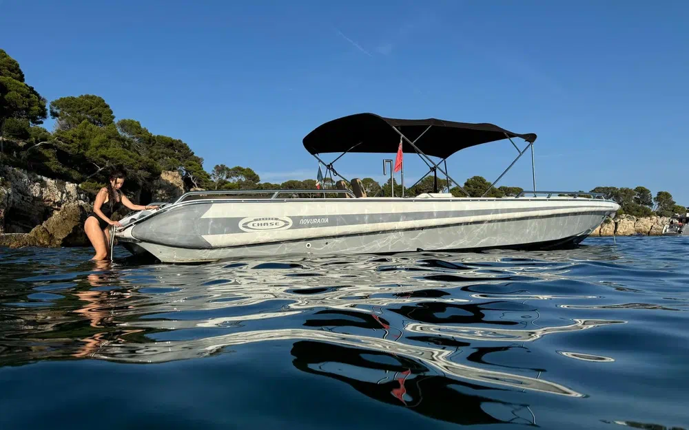 slider 8 Novurania Chase 38