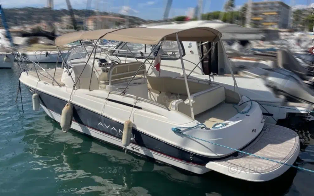 slider 0 Bayliner Avanti 8